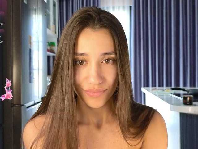 hot-ass-18's BongaCams show and profile