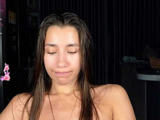 hot-ass-18's BongaCams show and profile