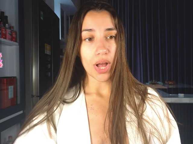 hot-ass-18's BongaCams show and profile