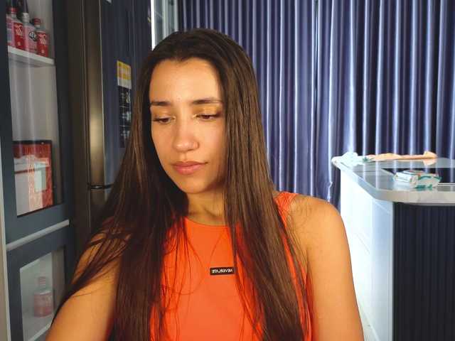 hot-ass-18's BongaCams show and profile