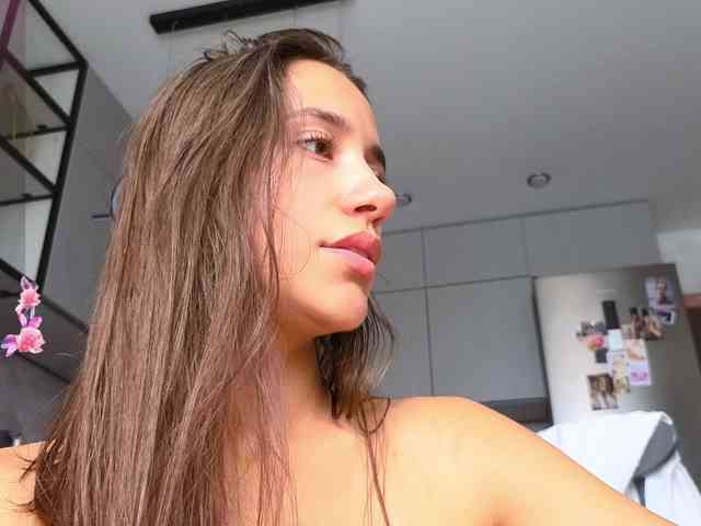 hot-ass-18 webcam