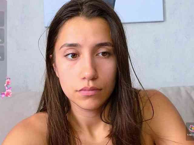 hot-ass-18 webcam