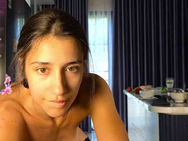 hot-ass-18 webcam