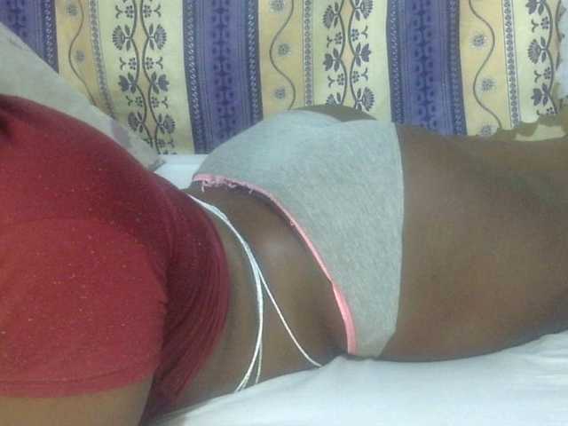 Juicyass-02's BongaCams show and profile