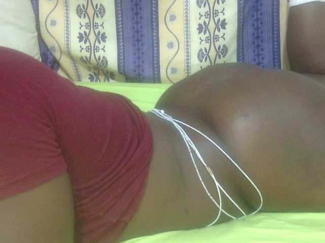 Juicyass-02 live cam profile