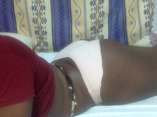 Juicyass-02's BongaCams show and profile