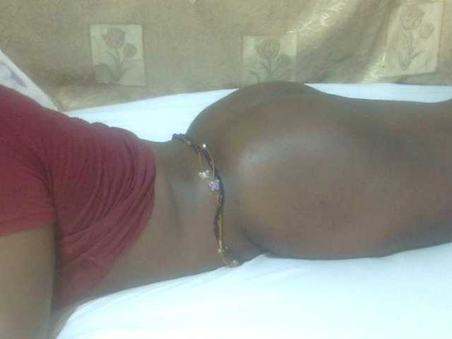 Juicyass-02's BongaCams show and profile