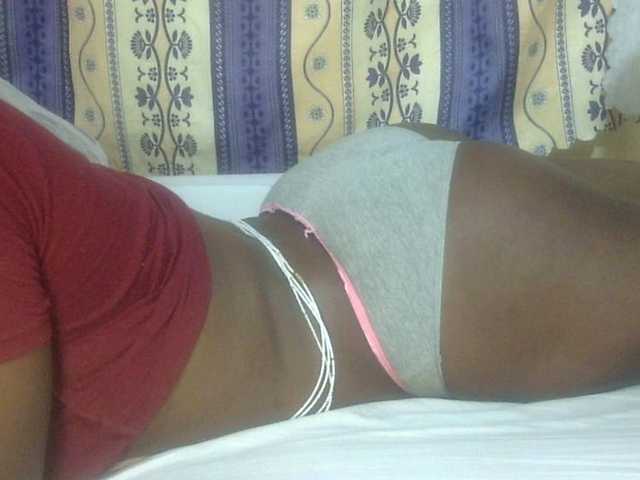 Juicyass-02's BongaCams show and profile