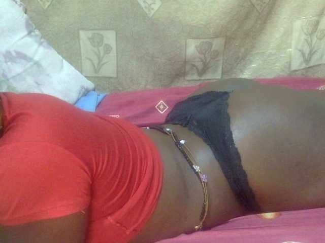 Juicyass-02's BongaCams show and profile