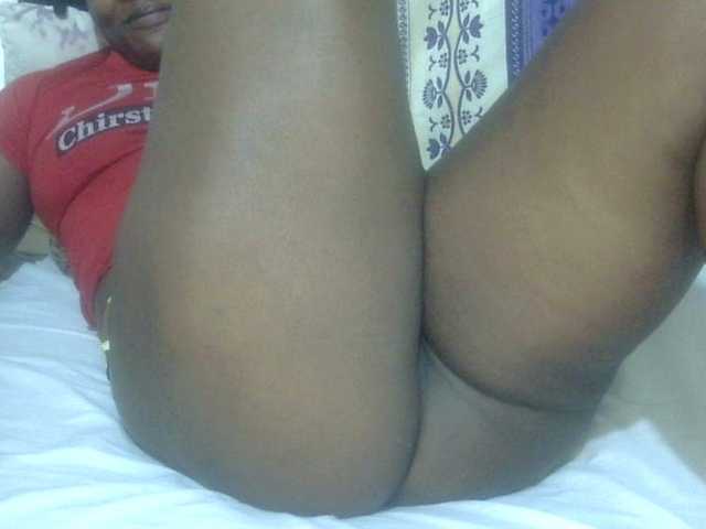 Juicyass-02's BongaCams show and profile