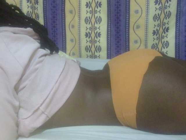 Juicyass-02's BongaCams show and profile