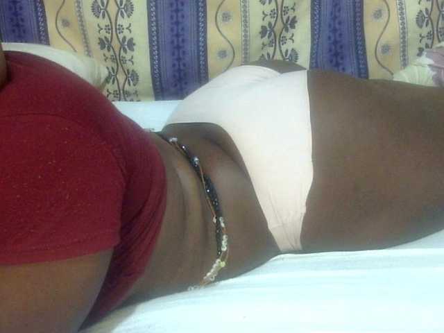 Juicyass-02's BongaCams show and profile