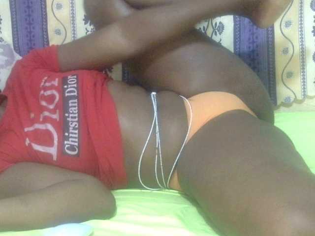 Juicyass-02 live cam profile