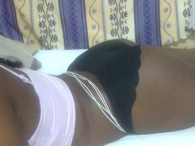 Juicyass-02's BongaCams show and profile