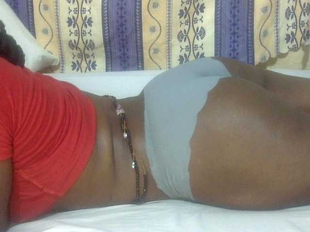 Juicyass-02's BongaCams show and profile