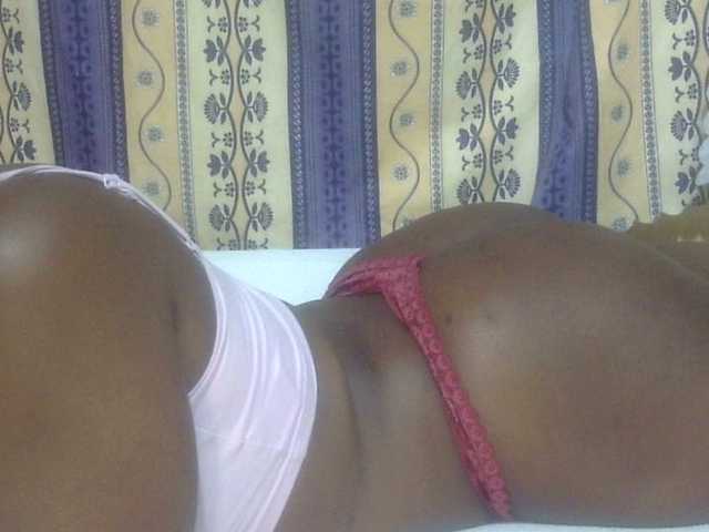 Juicyass-02's BongaCams show and profile