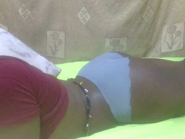 Juicyass-02's BongaCams show and profile