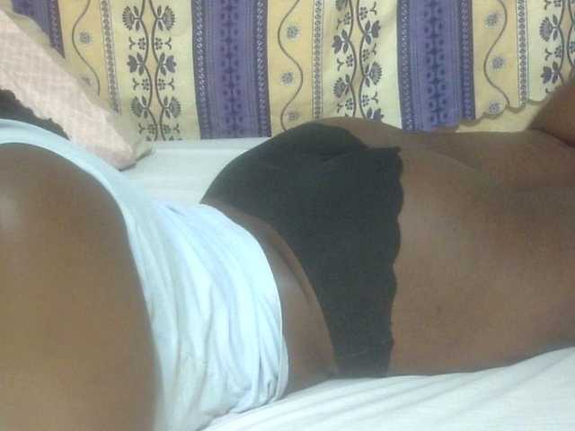 Juicyass-02's BongaCams show and profile