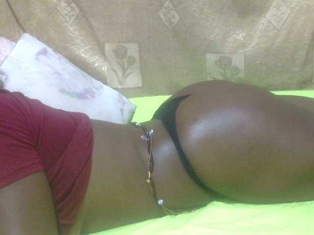 Juicyass-02's BongaCams show and profile