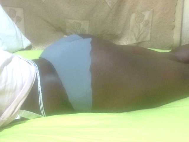 Juicyass-02 webcam bongacams model stream image