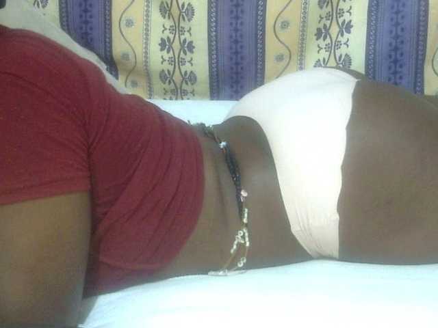 Juicyass-02's BongaCams show and profile