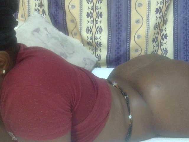 Juicyass-02's BongaCams show and profile