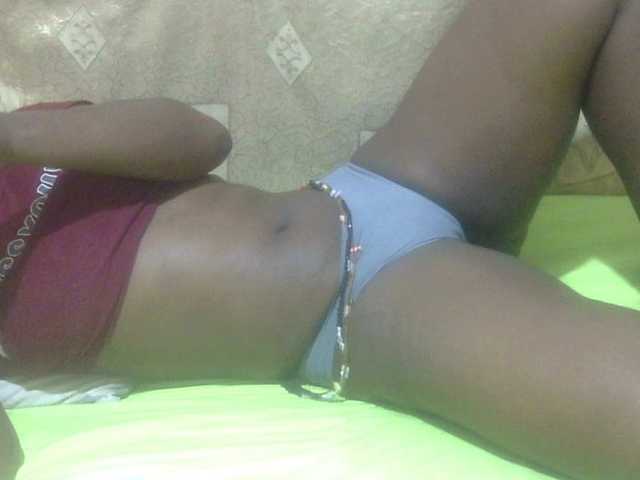 Juicyass-02's BongaCams show and profile