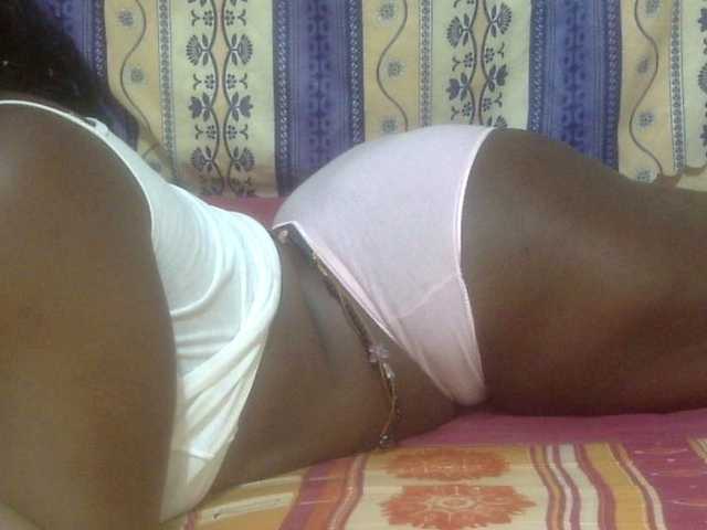 Juicyass-02's BongaCams show and profile