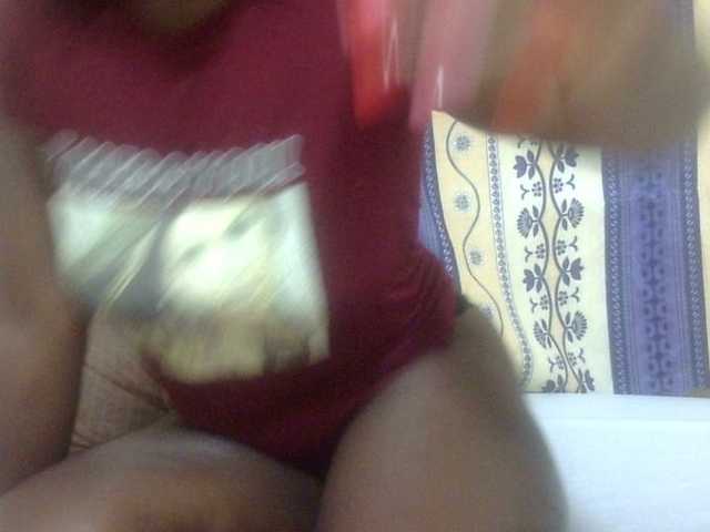 Juicyass-02's BongaCams show and profile