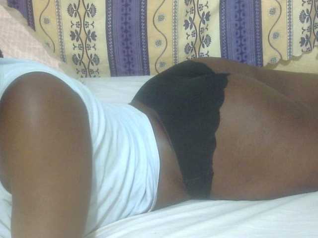 Juicyass-02's BongaCams show and profile