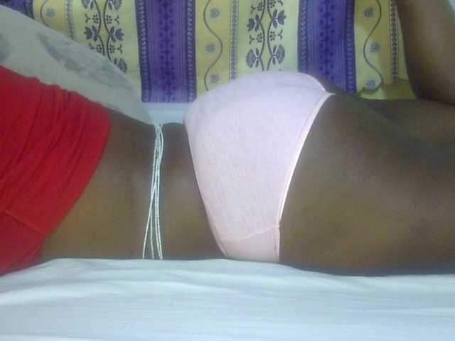 Juicyass-02's BongaCams show and profile