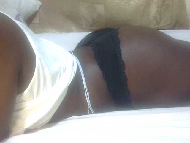 Juicyass-02 webcam bongacams model stream image