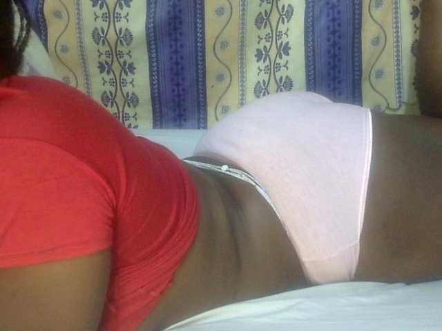 Juicyass-02's BongaCams show and profile