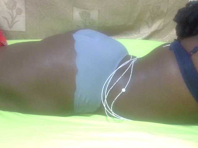 Juicyass-02 webcam bongacams model stream image