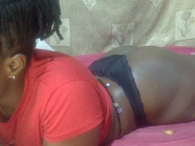 Juicyass-02's BongaCams show and profile