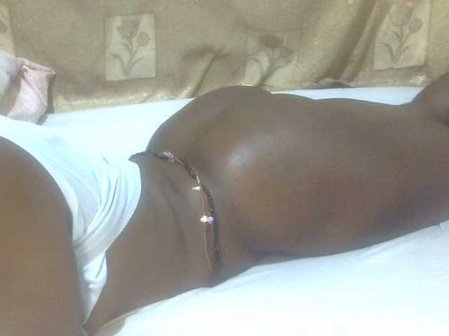 Juicyass-02 webcam bongacams model stream image