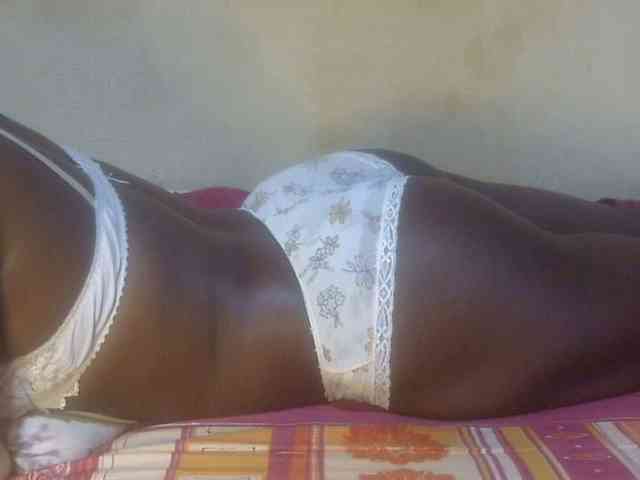 Juicyass-02 webcam