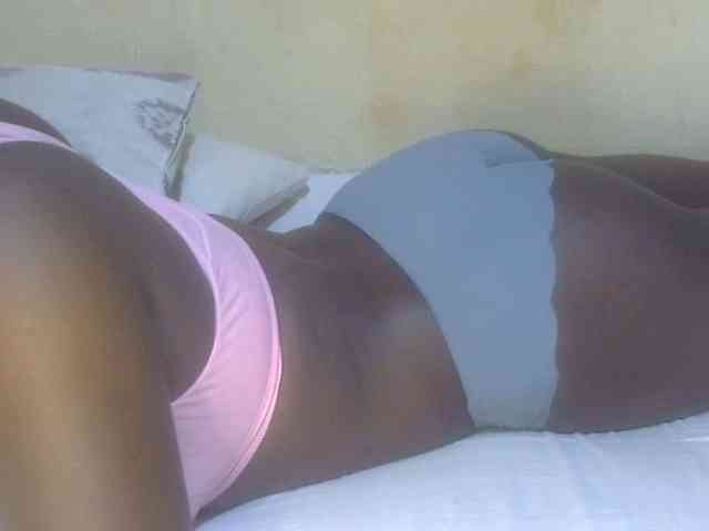 Juicyass-02 webcam