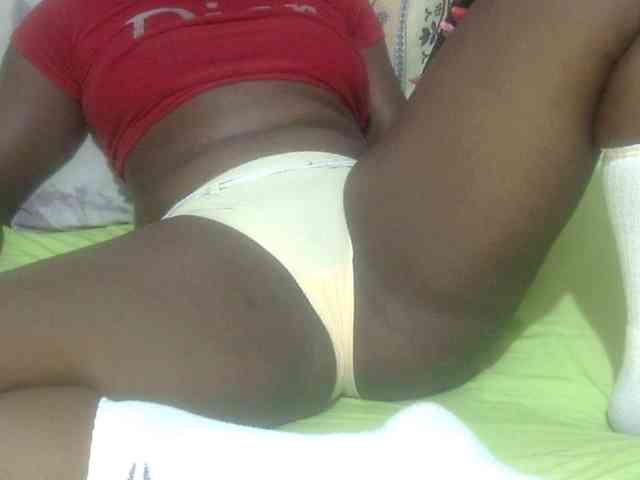 Juicyass-02 Live Webcam on BongaCams