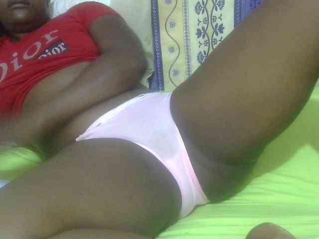 Juicyass-02 Live Webcam on BongaCams