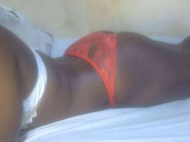 Juicyass-02 webcam