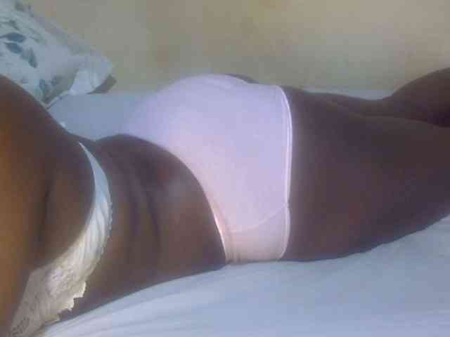 Juicyass-02 webcam