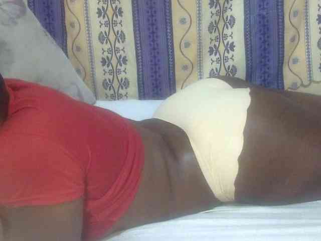 Juicyass-02 Live Webcam on BongaCams