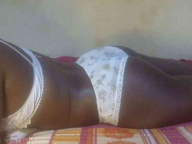 Juicyass-02 webcam