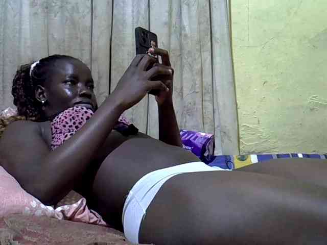 black-beauty Live Webcam on BongaCams