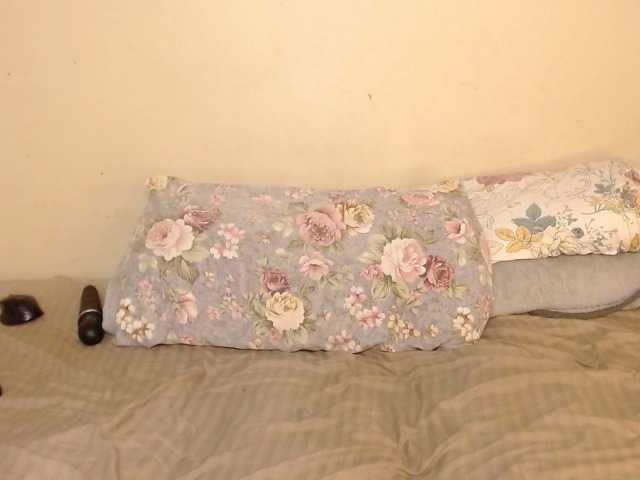 Karishma's BongaCams show and profile