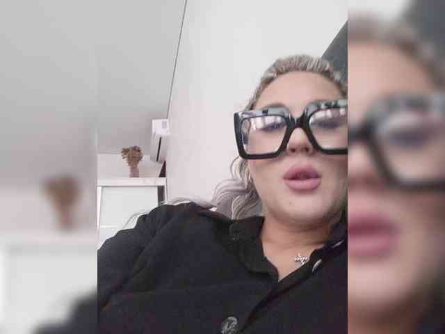 KosharaKiss webcam