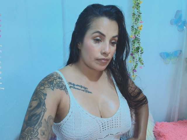 ashleyxx20's BongaCams show and profile