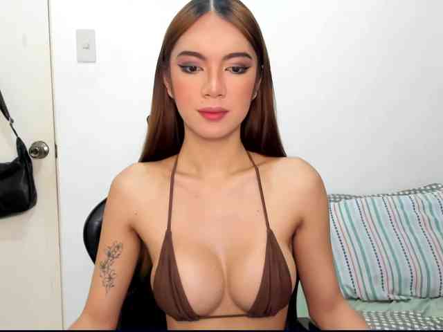 EmmaCoxx Live Webcam on BongaCams