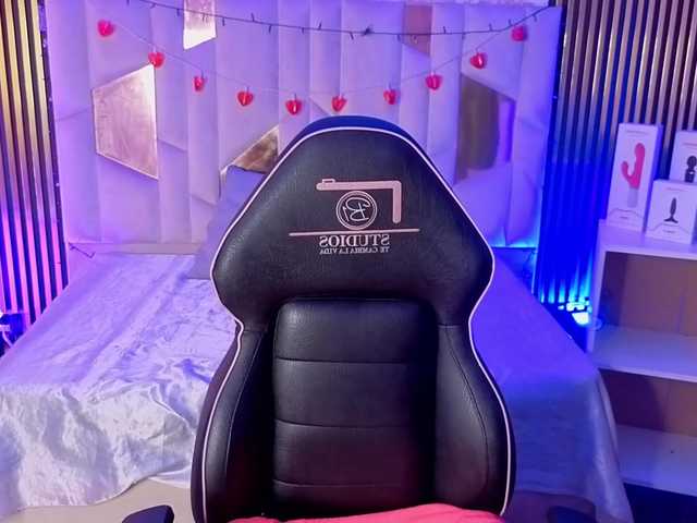 Kristen-tay's BongaCams show and profile